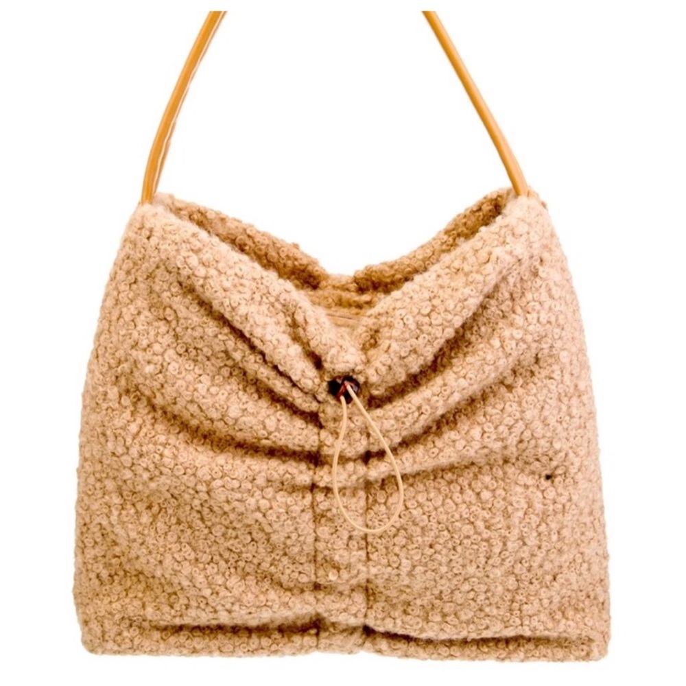 Staud Felix Sherpa Tote Color Doe -Doe
Faux Fur